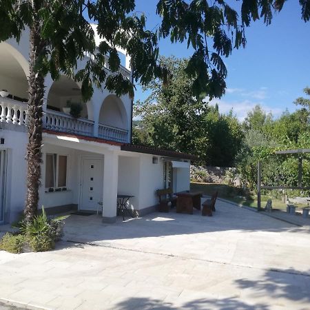 Apartman Nevia Lka Opric Luaran gambar