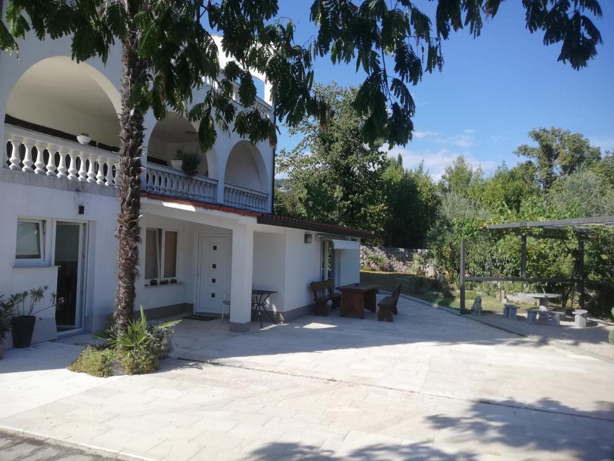 Apartman Nevia Lka Opric Luaran gambar