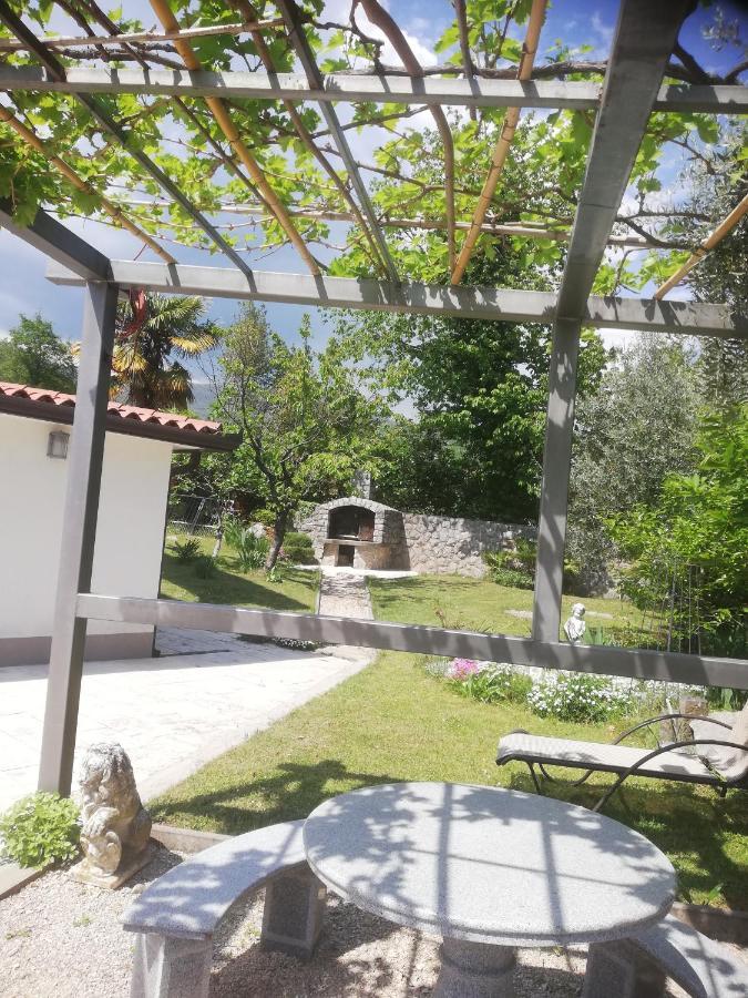 Apartman Nevia Lka Opric Luaran gambar