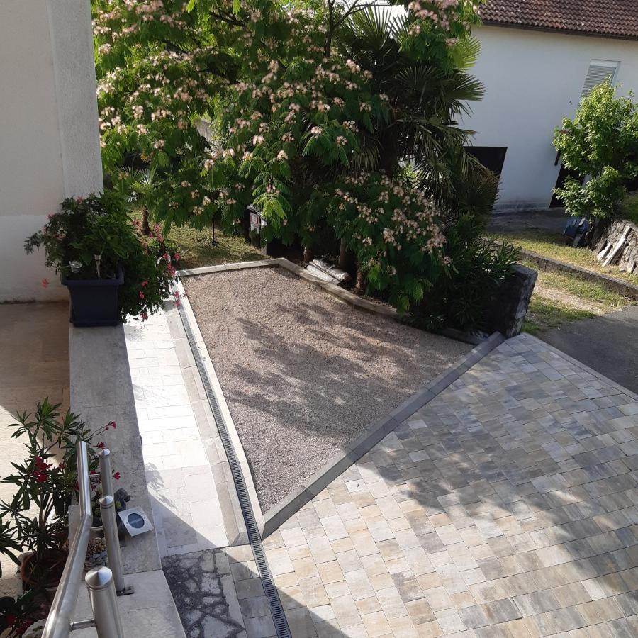 Apartman Nevia Lka Opric Luaran gambar