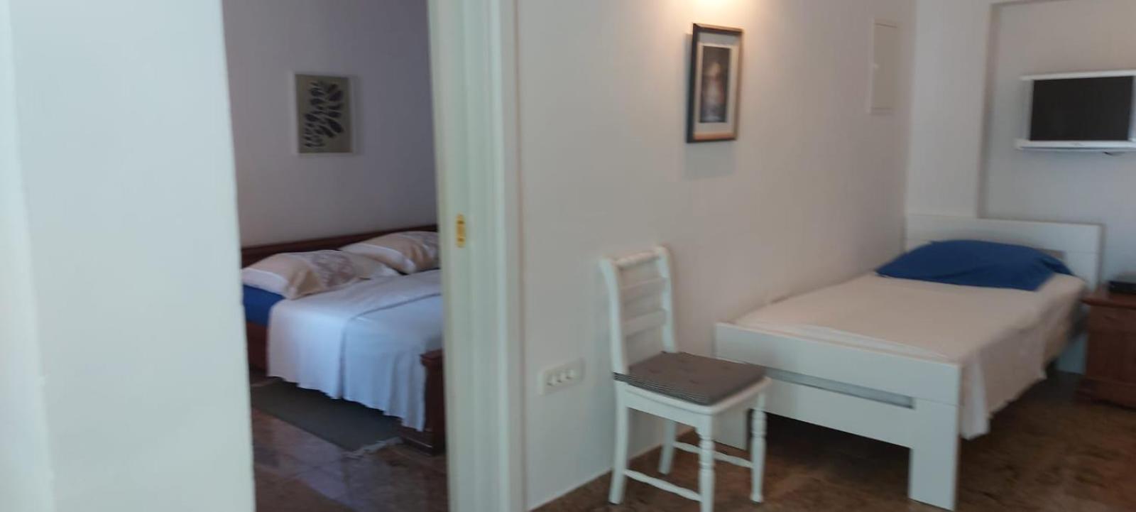 Apartman Nevia Lka Opric Luaran gambar